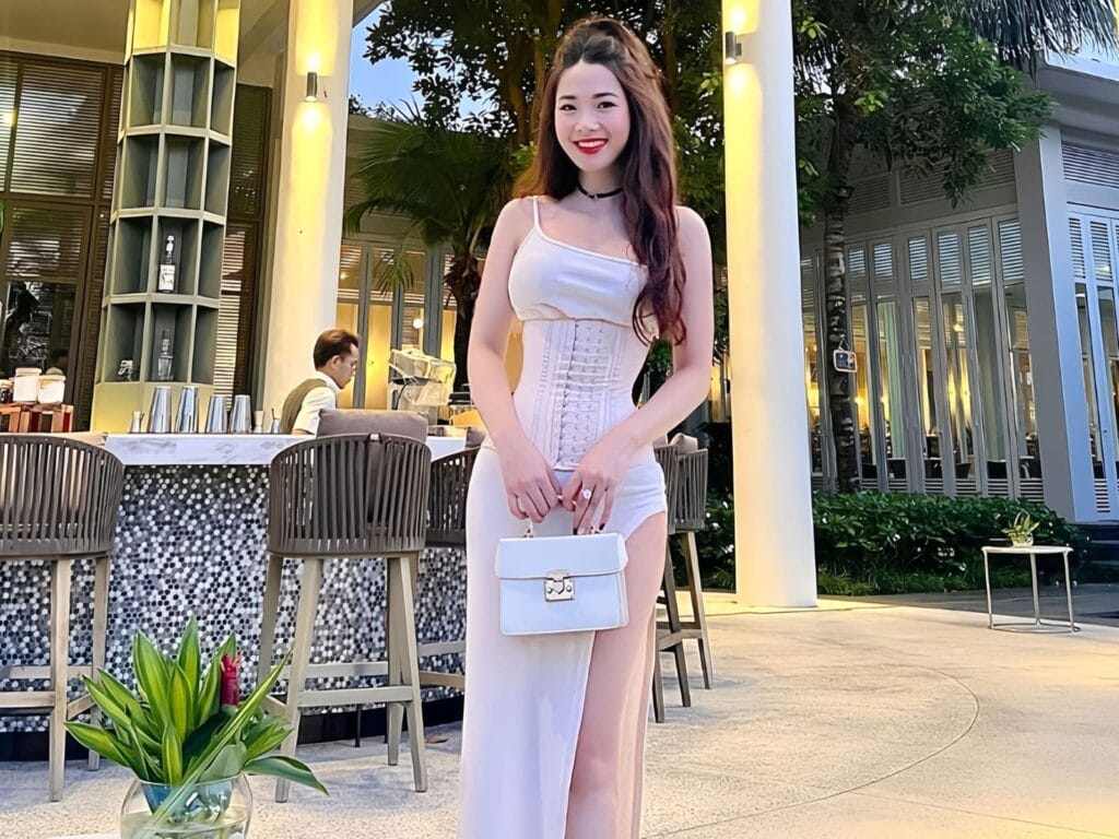 Lịch Sử Ra Đời Và Phát Triển Của Latex Corset Chuẩn