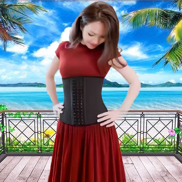 MC Đan Lê sử dụng Latex Corset Chuẩn