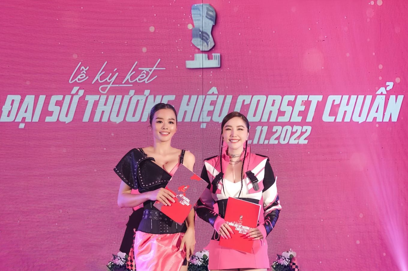 Bảo Thy Đại sứ Thương Hiệu Corset Chuẩn