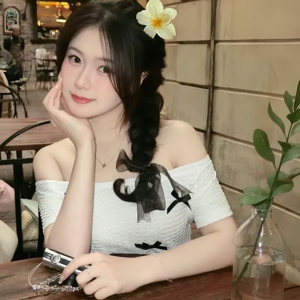 Lê Thúy Hằng Corset Chuẩn
