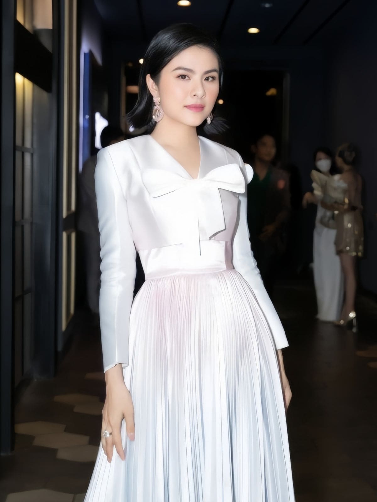 Diễn viên Vân Trang lấy lại vóc dáng thon gọn sau sinh nhờ Latex Corset Chuẩn chính hãng.